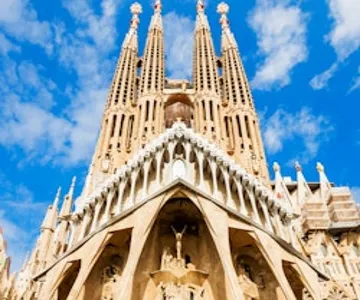 Sagrada Familia & Casa Batllo: Fast Track Access + Guided Tour